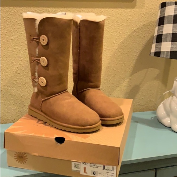 UGG Shoes - UGG BAILEY TRIPLET BUTTON